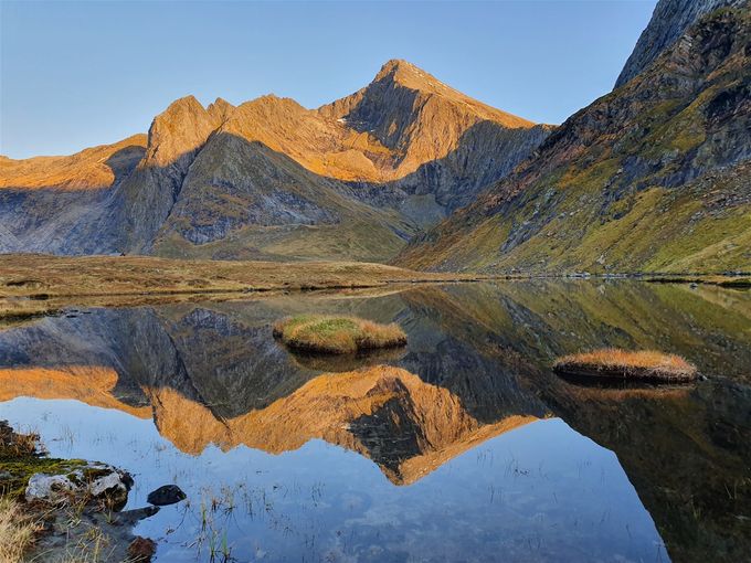 Trollkoppvatnet sett fra øst mot Saudehornet