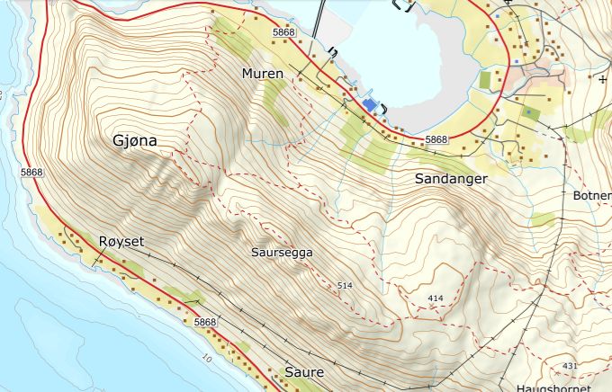 Her er stien ut til Gjøna. Stien opp fra Haugsbygda er ikke merket på kartet her, men når en kommer til 1. stolpe nesten opp på fjellryggen tar en til venstre mot neste stolpe og fra der ser en stioen som går utover mot Gjøna