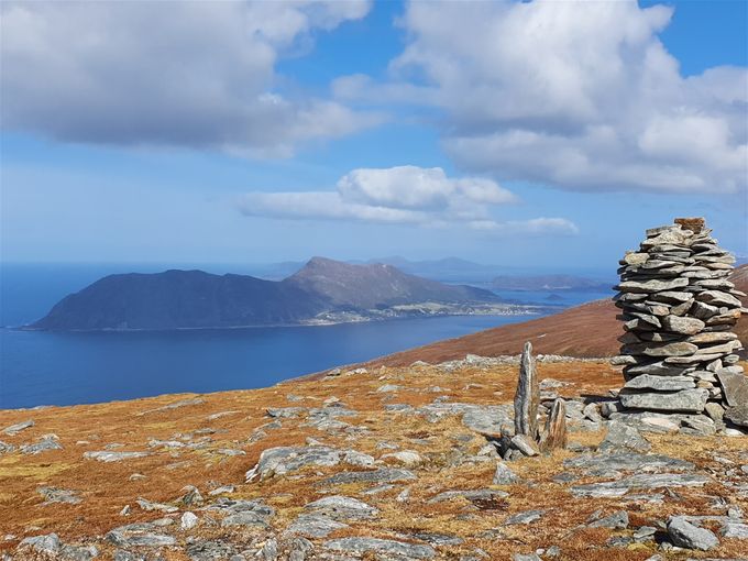 Utsikt mot nord mot Godøya fra Smørkinna