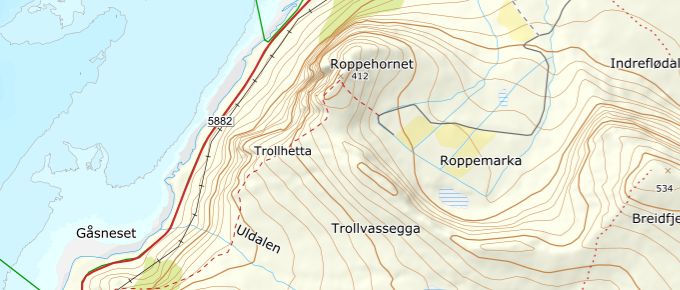 Her ser en tur-ruta; opp fra Plassen til Roppehornet, Trollvassegga, Breidfjellet, Sarshornet og Brørene.