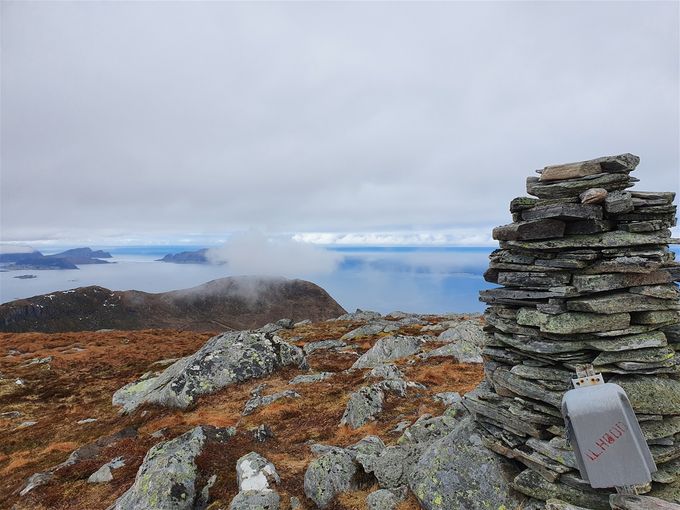 På Breidfjellet med utsikt mot Roppehornet