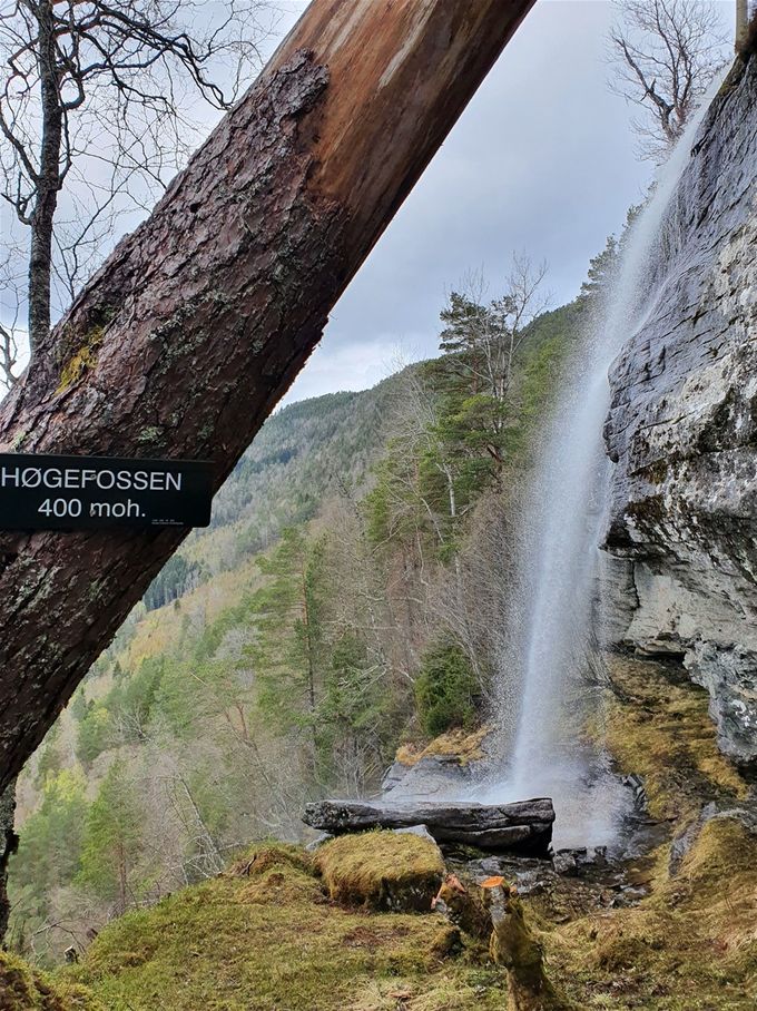 Fossen ligger 400 m.o.h.. Bildet fra 03.05.20 med lite vannføring