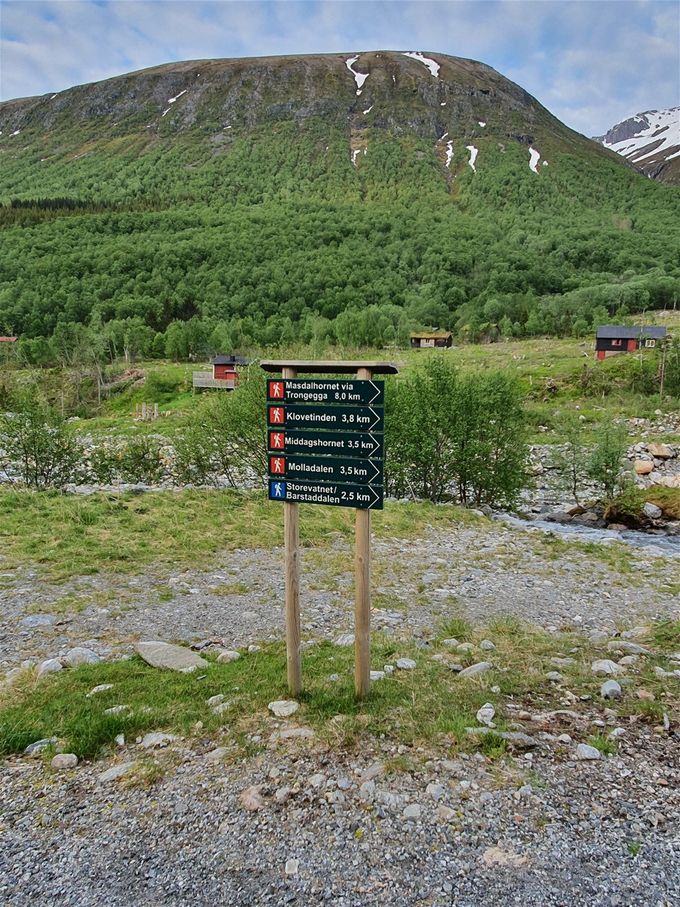 Sklitingen til andre fjell ved Barstadsætra. Følg stien mot Klovetind i starten