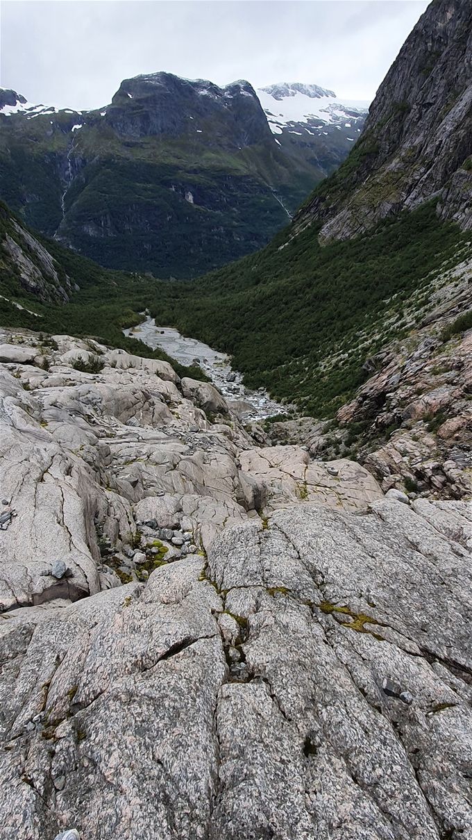 Her ser en nedover svabergene som ett par steder var krevende å komme opp og ned