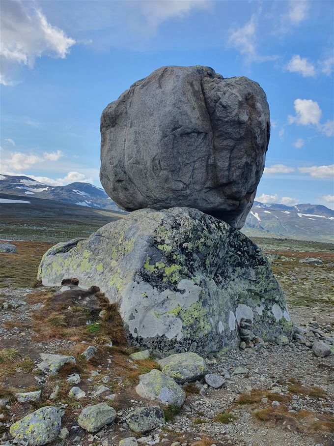 Nærmere syn på flyttblokker som er plassert opp på hverandre (fra Valdresflye)