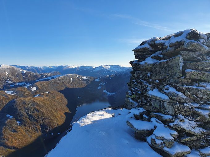 Utsikt sør med Jostedalsbreen i det fjerne