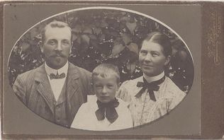 1. Okänd familj