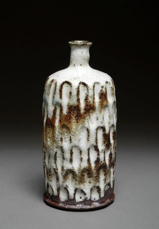 #1.25 Flaske med bikubemønster. H 20 cm.