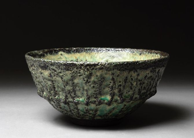 #2.6 Kar med frise. D 12.5 cm H 26.5 cm.
