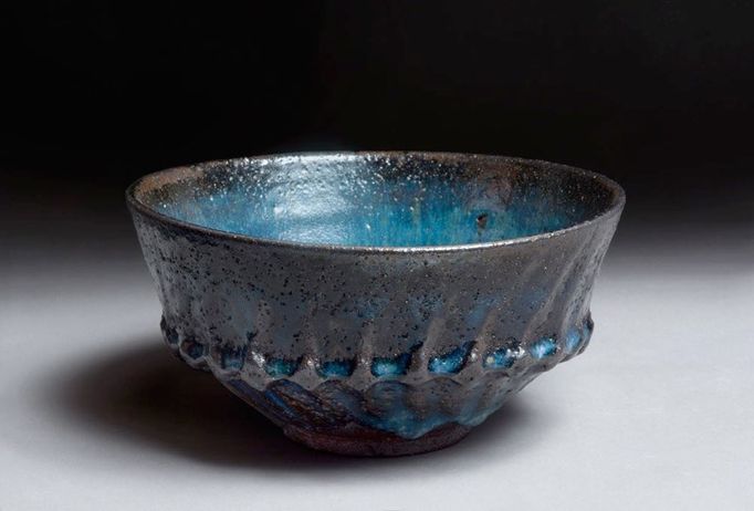 #1.9 Kar med bånd. H 10 cm D 20,5 cm