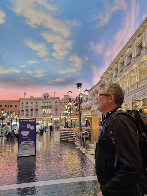 Christer beundrar Ceasars Palace´s inomhusvenedig