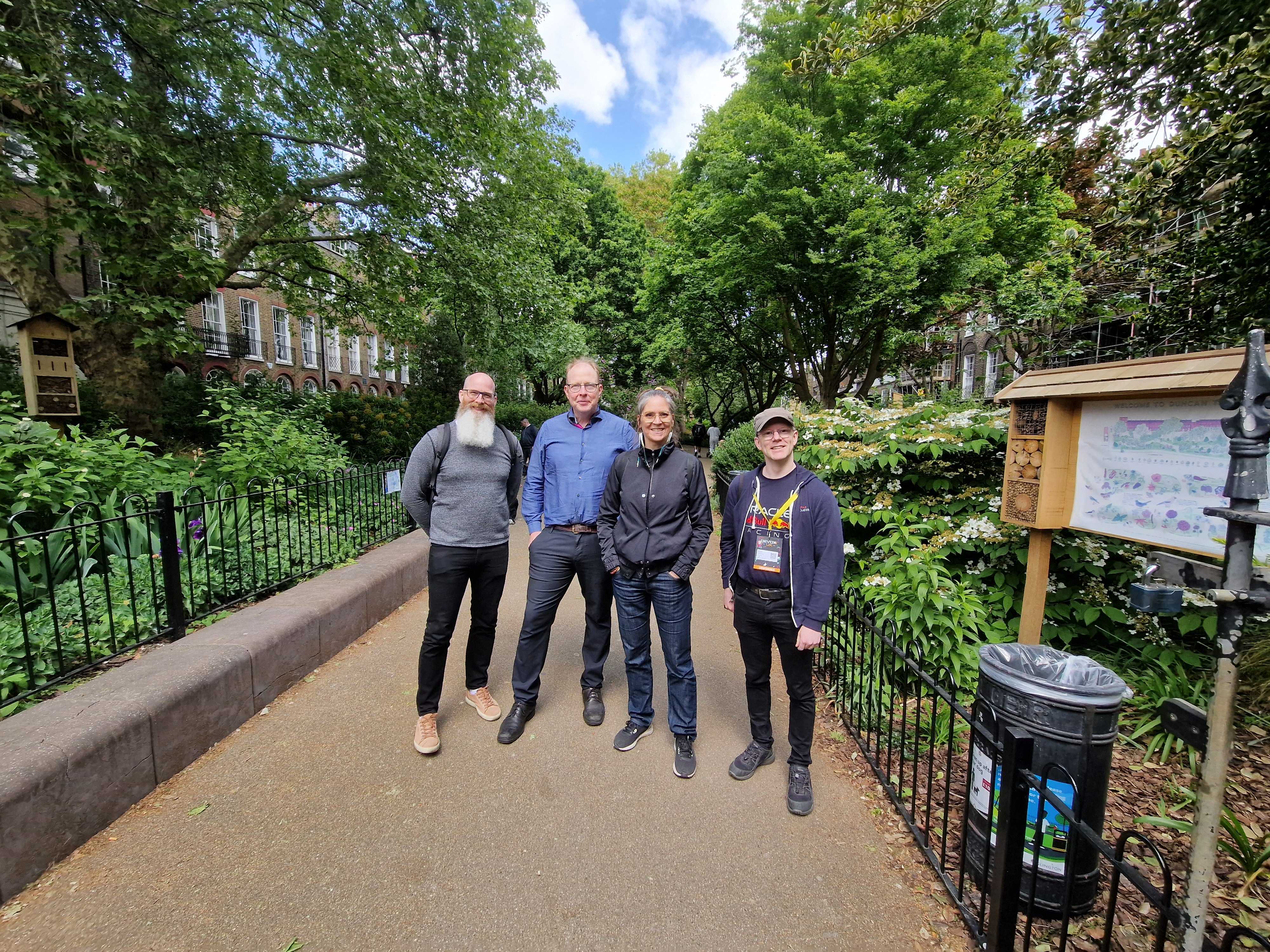 Markus, Torbjörn, Mia och Klaas i parken