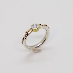 Ring R.8