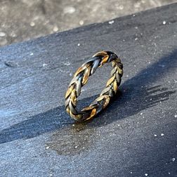 Ring R.18