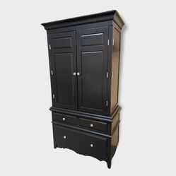 DALLAS WARDROBE  $ 1095,00 MARKET PLACE PRICE $695,00 