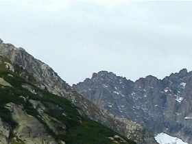Vägen hänger på bergssidan
