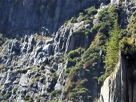 Busstrafik (som vanligt i Schweiz sköta den av posten (PostAuto)