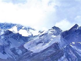Zermatt ligger som i en gryta