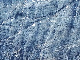 Här syns, nästan mitt i bild, Base Camp för bestigning av Matterhorn