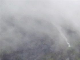 Båten hämtar passagerare om skall skåda örnar