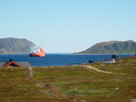 På väg mot Honningsvåg; fartyg på redden
