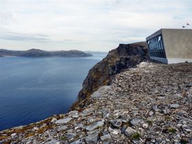 Restaurang Artic Wiew längst ut på västsidan av Måsöy