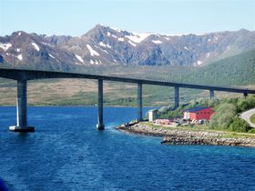 Passage under bron till Andöya