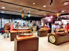 Stokmarknes ses som Hurtigrutens vagga; här finns Hurtigrutemuseum