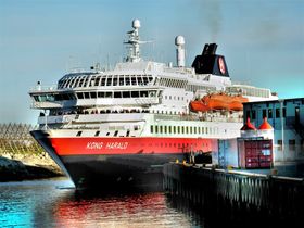 Nordgående Hurtigruten på ingång