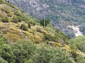 Centret byggt intill älven; laxtrappa till höger