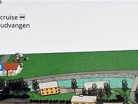 Turistorten Flåm med hotell, tågstation, båthamn mm (avfotograferad infotavla)