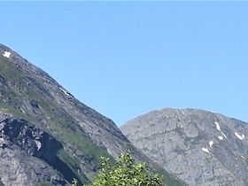 Omöjligt att stanna i själva Trollstigen för att fota; måste ta nerifrån eller uppifrån