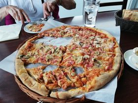 Dålig frukost, men enorm pizza på kvällen