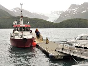 Utflyktsbåt till Svartisen