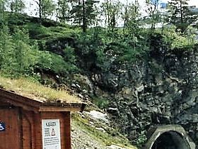 Början på tunneln till Kjeåsen; 2,6 km lång; halvtimmestrafik