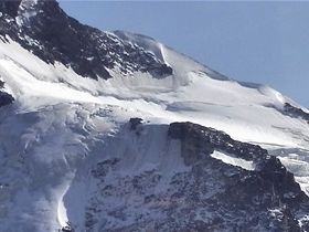 Gondol på väg ner från Klein M; hänger rakt över glaciär