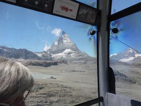 Utsikt mot Matterhorn under färd