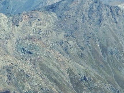Långt därnere ligger Gornergrat slutstationen för bergbanan dit
