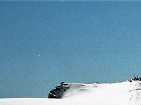 Lite till höger om mitten syns ingången till glaciärutställningen