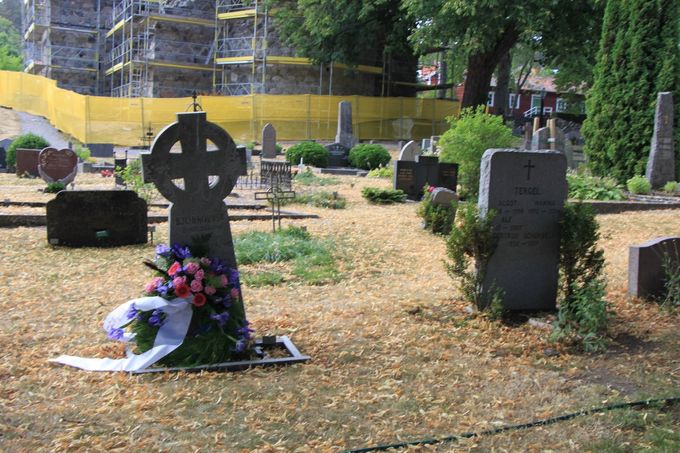 Blomsterkrans nedlades vid Manfred Björkquists grav i Sigtuna