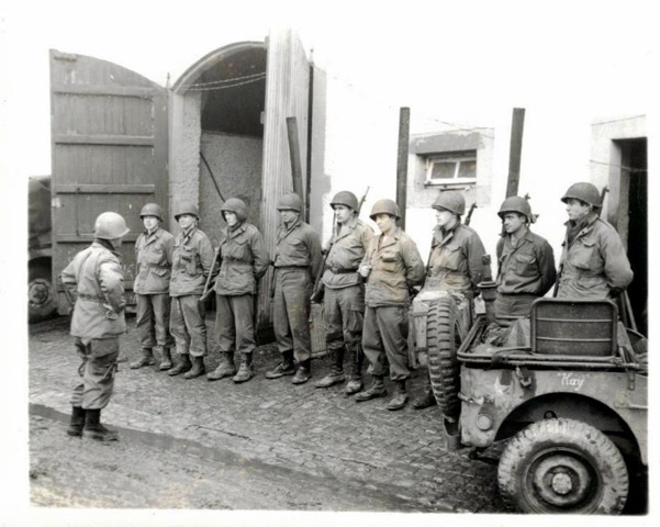 Siebenaler (Great Dutchy of Luxembourg) - General Miley decorates his 