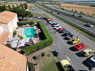 Le parking du restaurant : « l'air marin »à Yves