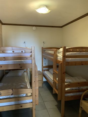 Sovrum 2 med dubbla våningssängar