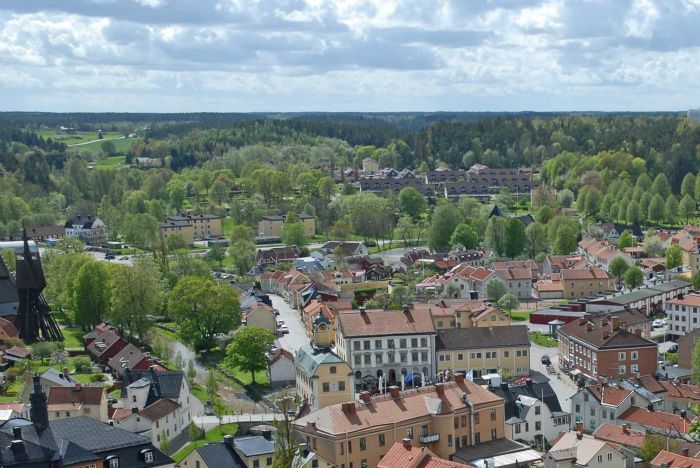 Från bergets topp har man en vidunderlig utsikt över dalen