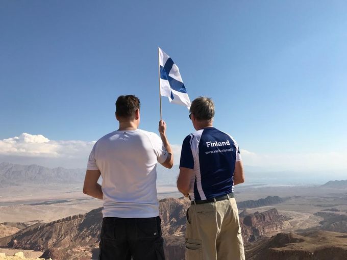 Ilkka ja Jarmo juhlistivat matkan sitä, että ovat yhdessä vetäneet näitä matkoja Israeliin jo 10 vuoden ajan. Lämmin kiitos myös kaikille Teille vetämillämme matkoilla mukana olleille. 