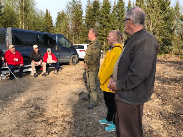 Torstai-illan julkistustilaisuudessa Lapin yliopiston maisteriohjelman projektipäällikkö Salla-Mari Koistinen avasi tilaisuuden ja kertoi hankeesta ja sen merkityksestä kaikille osapuolille. Opiskelija Kalle Immonen kertoi toteutuksen vauhdista ja laajuudesta. Aikaa oli vähän, mutta sää suosi ja henki oli hyvä. Reijo Palosaari kertoi Vuotungin kyläyhteisön - Maamiesseuran osallisuudesta teoksen toteuttamisessa. Kaksi palaveria pidettiin Kylätalolla ja mukana toteuttamassa oli kyläyhteisön väkeä.