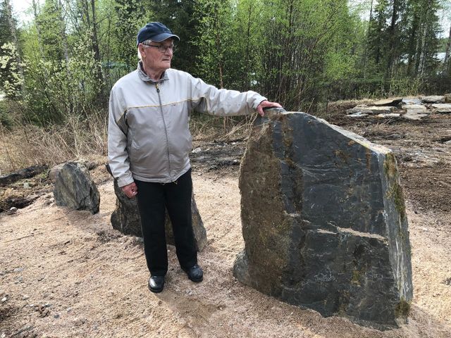Kummisetäni Eino Hanhela,vanha liipantekijä, jonka isä Eetu Hanhela oli työnjohtajana Kansallispankin aikana 1933 - 1945. Sodan aikana tehtaalla toimi vain jauhomylly ja turbiinivoimalaitos.  Lämmin kiitos Eikalle hänen jaksaessa aina minua kannustaa ja auttaa uusiin tapahtumiin.