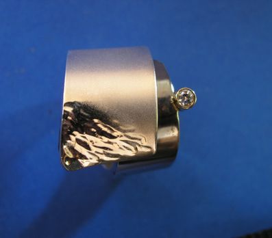 14 karat ring med 0,10 w-vvs Brill.