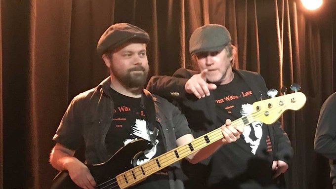 Godtfolk! Vi møtes på Oppdal kulturhus 6.juni 2020 eller så sees vi på skjermen. Sett deg godt til rette i godstolen tenk deg Tom Wait-sløpet.