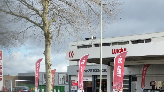 APRIL 2015: VETTE korting van LUKOIL bij Servicepunt Veders op bedrijventerrein BERGERWEG. En natuurlijk niet onze broodjes en snacks vergeten !